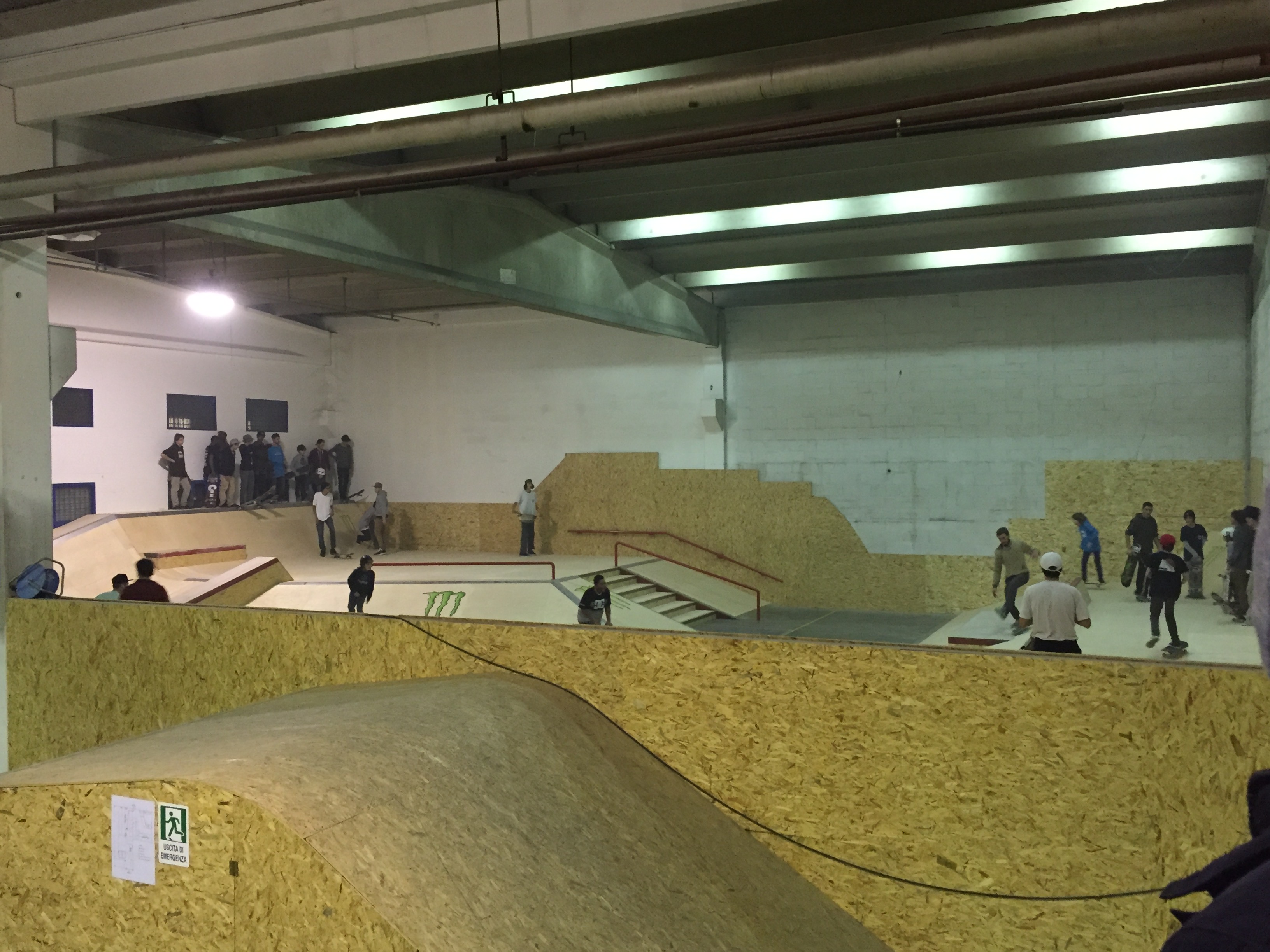 indoor skatepark brescia italia flyzone